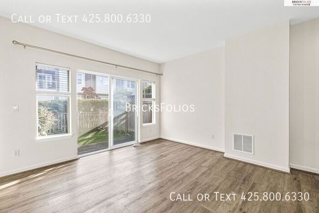 Building Photo - Prime Bellevue Location – Parkside Townhom...