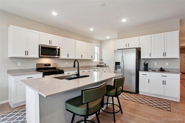 Building Photo - 4140 Lake St