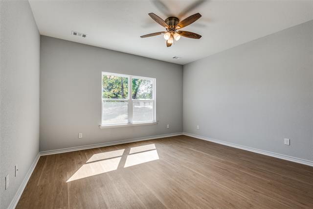 Building Photo - 314 Oak Creek Dr