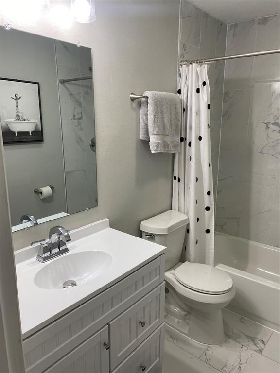 Building Photo - 7014 Glenview Dr