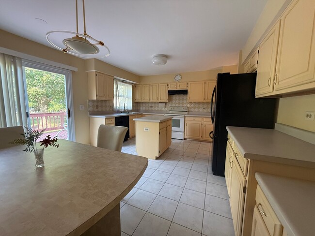 Building Photo - 1062 Dearborn Ln