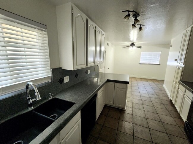Building Photo - Rancho Cordova 3 Bedroom 2 Bath