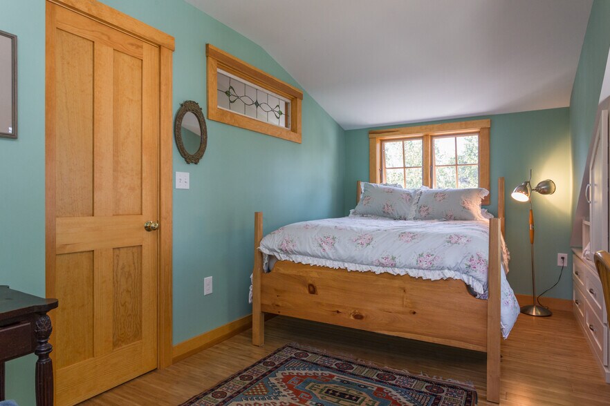 Guest bedroom - 28 Island Ave