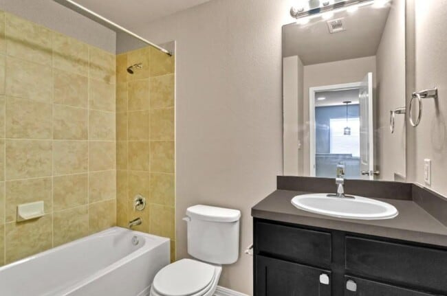 Building Photo - 4611 Graceful Ln