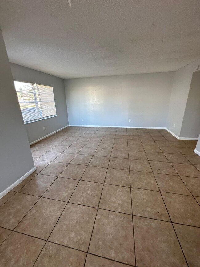 Building Photo - 712 Eaverson St