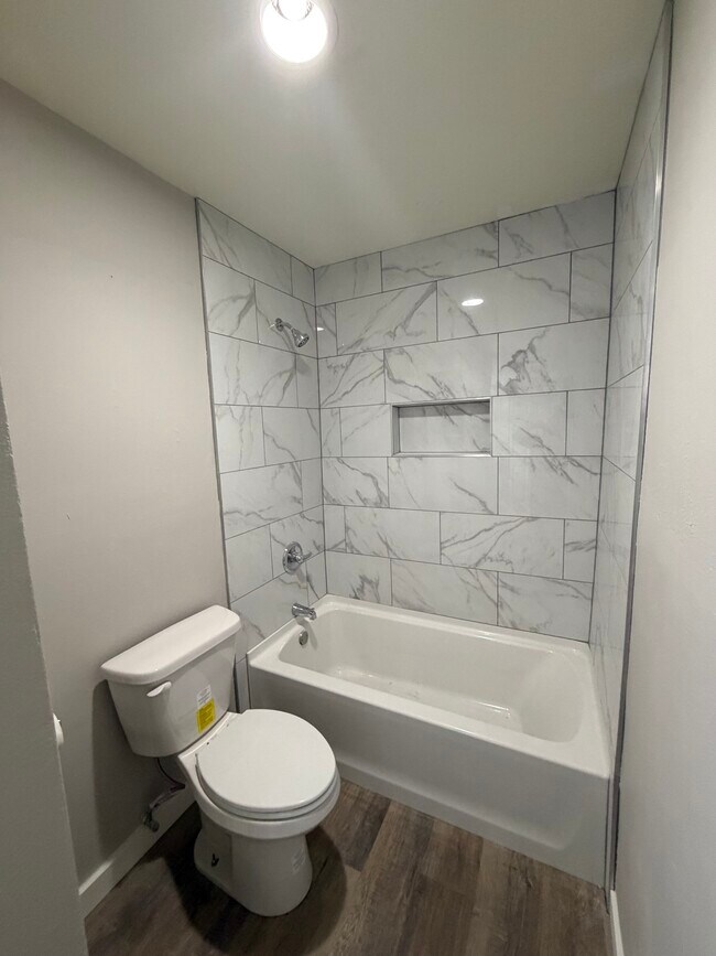 Building Photo - 103 Briarfield Cove