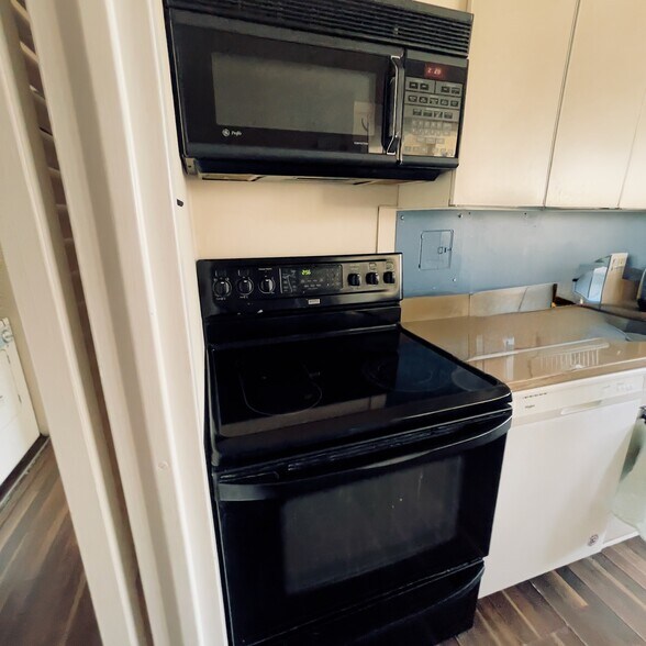 Building Photo - 1001 City Ave