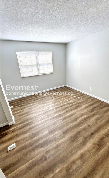 Building Photo - 2185 Cottontail Dr