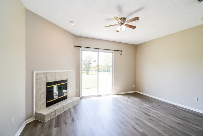 Building Photo - 10332 Marsh Hawk Dr