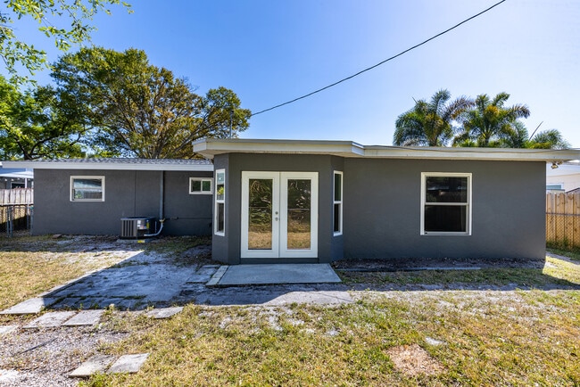 Building Photo - 4717 W Leila Ave