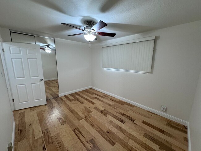 Building Photo - 4642 Hampshire Way