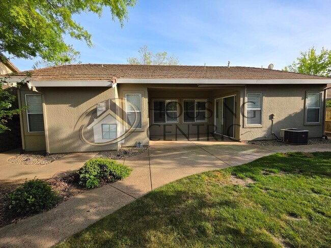 Building Photo - Beautiful Single Story Rental in Gated Serrano Community!