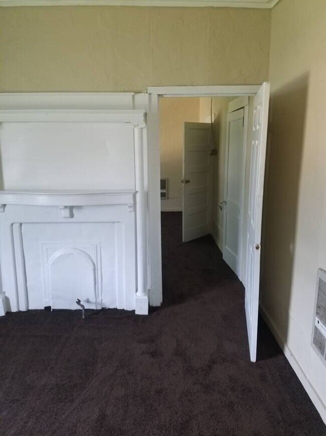 Building Photo - 3107 5th St