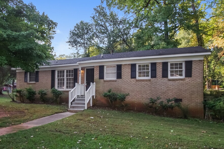 Building Photo - 401 Sleepy Hollow Rd