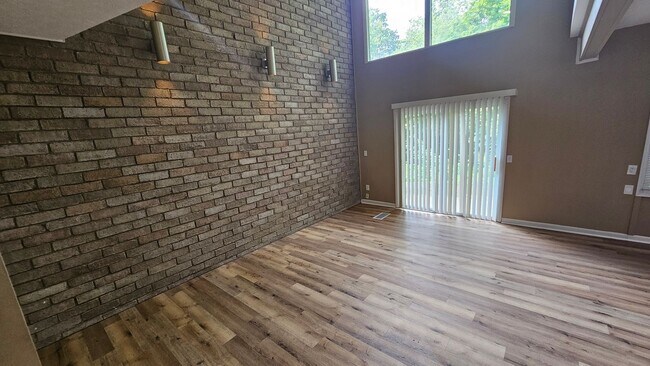 Building Photo - 557-559 Bailey Drive