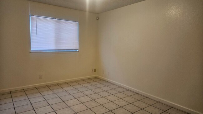 Building Photo - 3216 Renn Ave