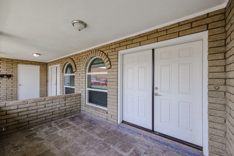 Building Photo - 1159 W Drummer Ave