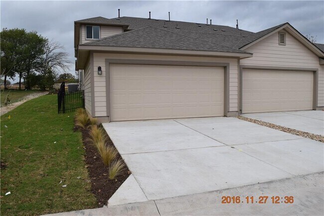 Building Photo - 313 N Heatherwilde Blvd