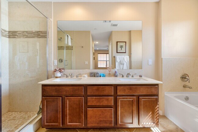 Building Photo - 52050 Rosewood Ln