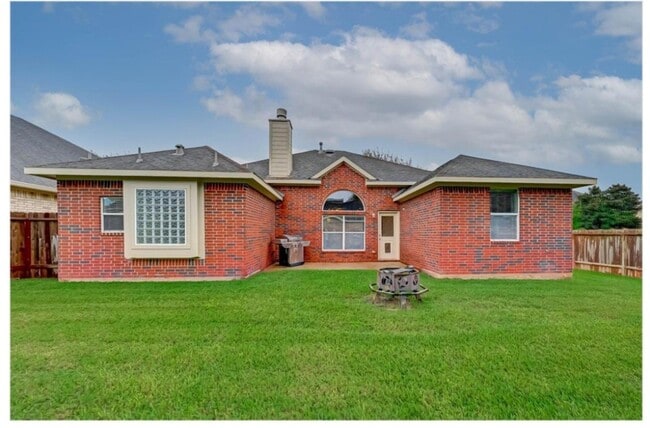 Building Photo - 2203 Winchester Lake