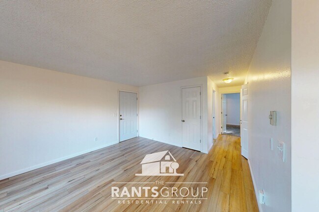 Building Photo - 850R -