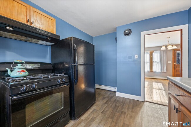 Building Photo - 120 Patterson St