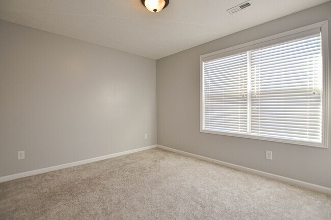 Building Photo - Pet Friendly Four Bedroom with Bonus!