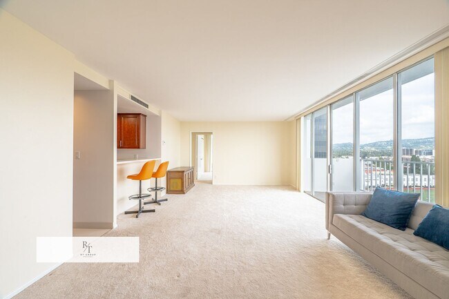 Building Photo - Modern 2-Bedroom Condo with Premium Amenities in Los Angeles
