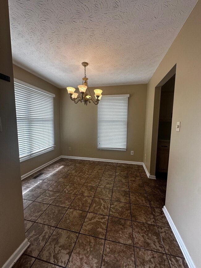 Building Photo - 3503 Lakeside Ct
