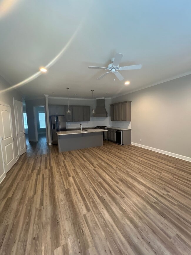 Building Photo - Luxury 3BR/3.5BA Townhome w/ 2-Car Garage in Gated Community