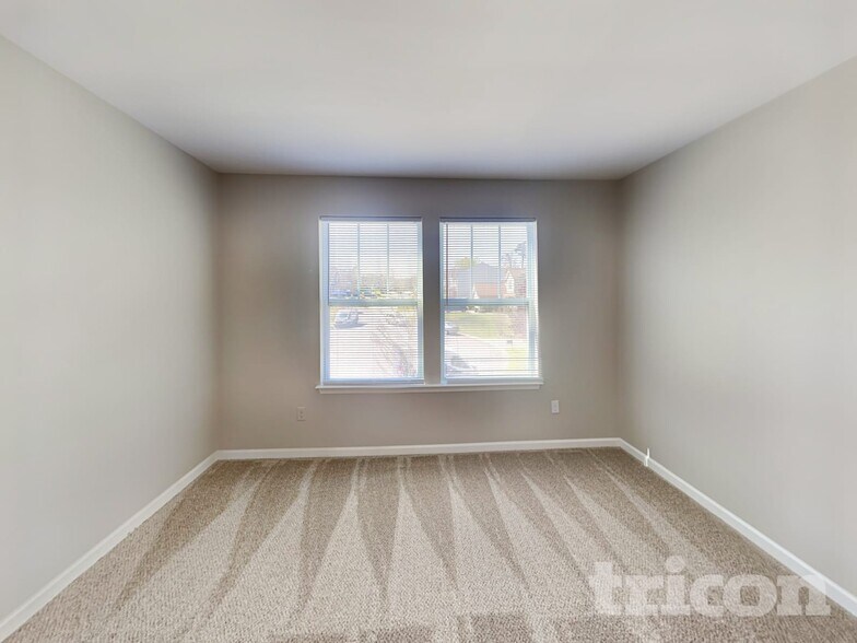 Building Photo - 704 Rocky Grove Glen