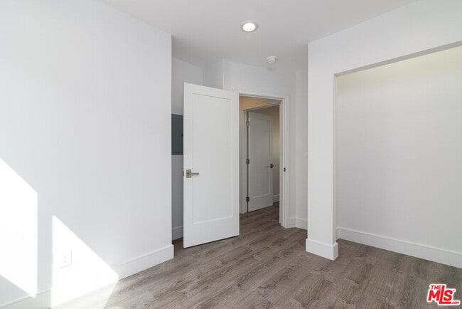 Building Photo - 1310 W Valencia Dr