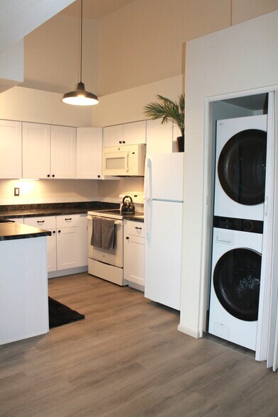 Primary Photo - 2188 N Pantano Rd