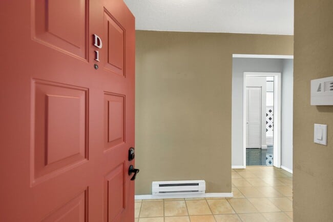 Building Photo - 2bd/1.75ba Bellevue Condo