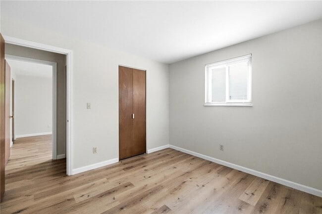 Building Photo - 6537 Highbury Rd