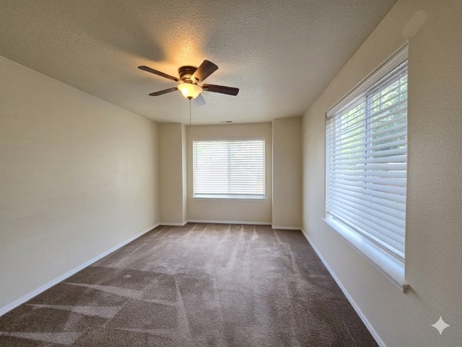 Building Photo - 3/2.5 Townhome with walking trails outside backyard!