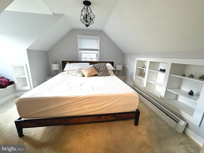 Building Photo - 10712 Warwick Ave