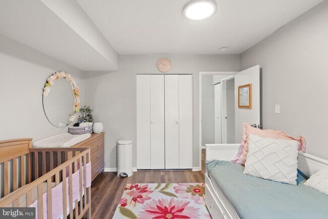 Building Photo - 9728 Kingsbridge Dr