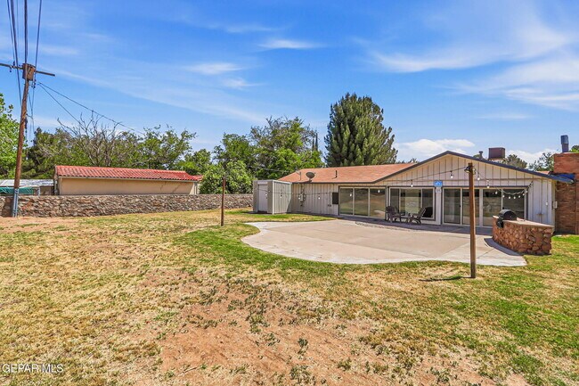 Building Photo - 809 Del Mar Dr