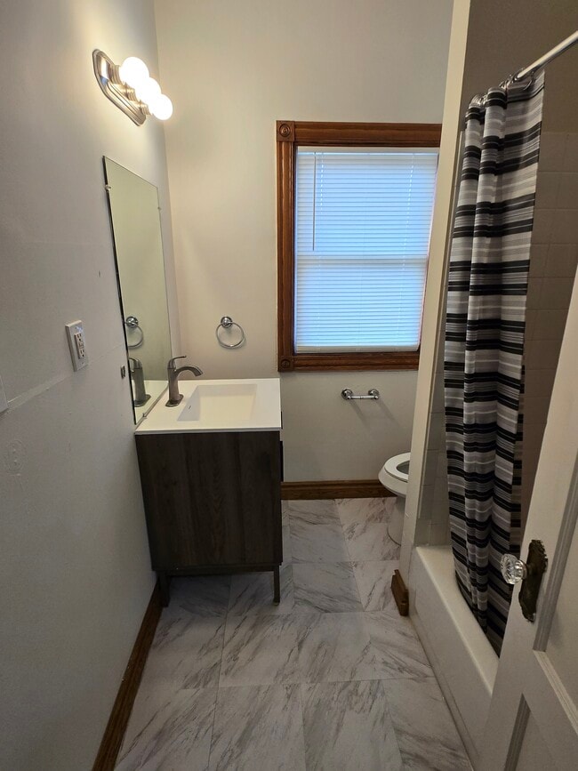 Building Photo - 4235 Trumbull