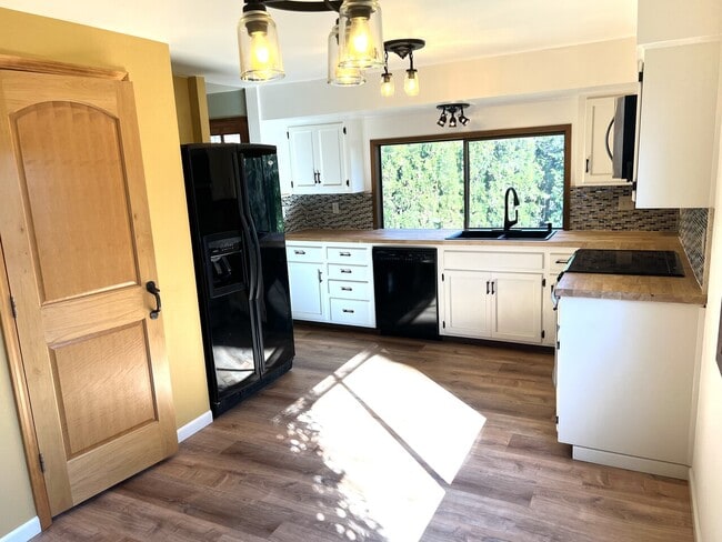 Building Photo - 11585 SW Settler Way