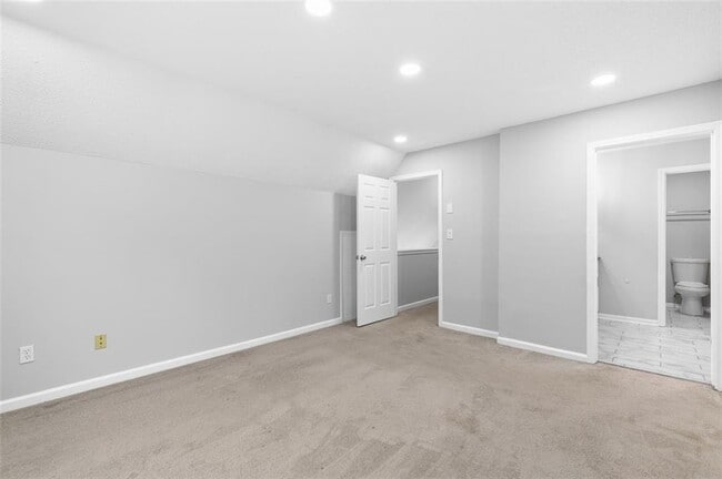 Building Photo - 969 Oak St SW