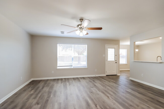 Building Photo - 3 Bedroom Houston Home