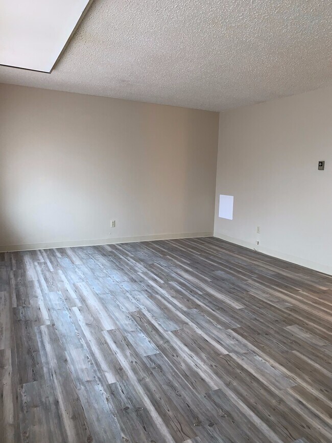 Building Photo - 4423 Val Verde Ct