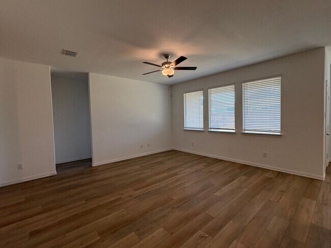 Building Photo - Cute Newer 3-2-2 Princeton!