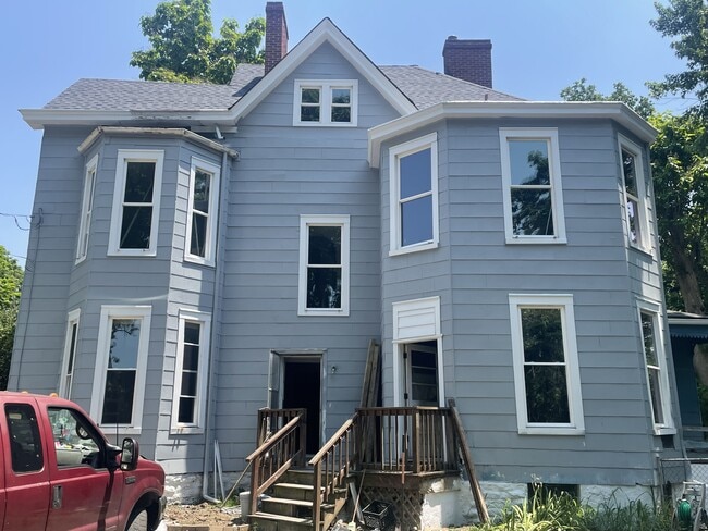 Building Photo - 2757 Harris Ave