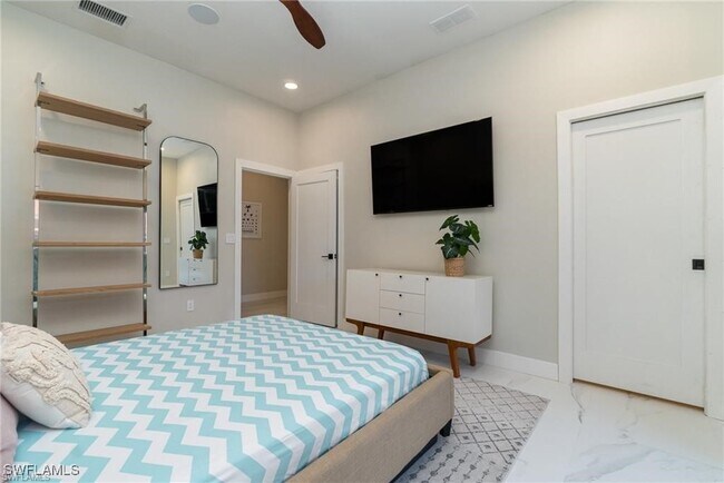 Building Photo - 13965 Avon Park Cir