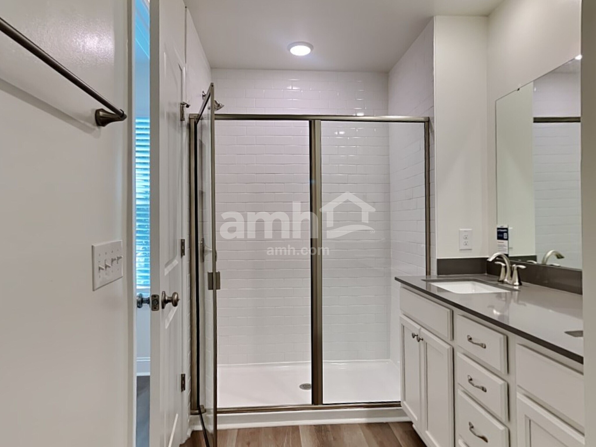 Building Photo - 1954 Weeping Cypress Dr