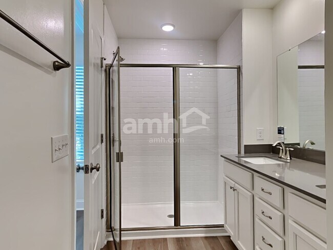 Building Photo - 1954 Weeping Cypress Dr