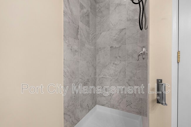 Building Photo - 341 S Macon St.